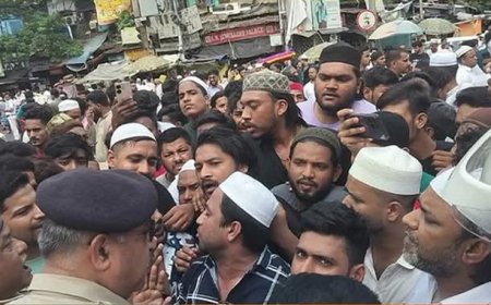 কলকাতায় রাস্তায় জুমার নামাজ পড়তে বাধা, উত্তেজনা