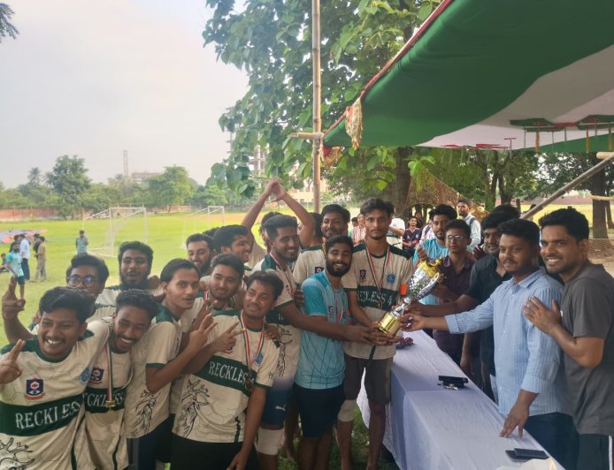 গণ বিশ্ববিদ্যালয়ে ফার্মেসি প্রিমিয়ার লিগের ফাইনাল খেলা, চ্যাম্পিয়ন রেকলেস-৪৪