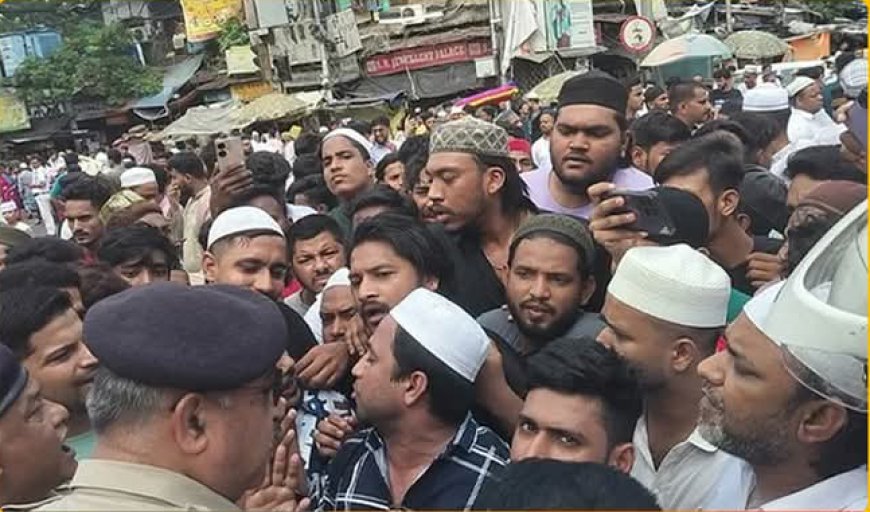 কলকাতায় রাস্তায় জুমার নামাজ পড়তে বাধা, উত্তেজনা