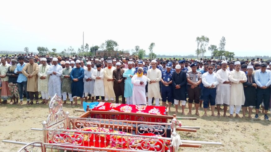 টাঙ্গাইলে ট্রাক দুর্ঘটনায় নিহতদের শেষ বিদায়ে হাজারো মানুষের ঢল