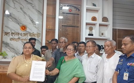 দীপেন দেওয়ানকে পার্বত্যমন্ত্রী হিসেবে পুনর্বহালের দাবিতে রাঙ্গামাটিতে মানববন্ধন ও স্মারকলিপি প্রদান