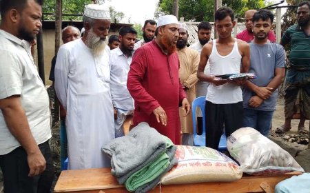 ঠাকুরগাঁয় অগ্নিকাণ্ডে ক্ষতিগ্রস্ত পরিবারকে সহযোগিতা প্রদান করেন বাংলাদেশ জামায়াতে ইসলামী