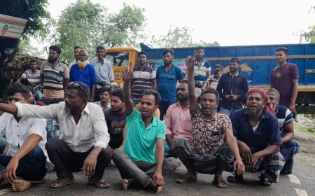 চাঁদাবাজি ও ট্রাকচালককে মারধরের প্রতিবাদে পাটগ্রামে সড়ক অবরোধ