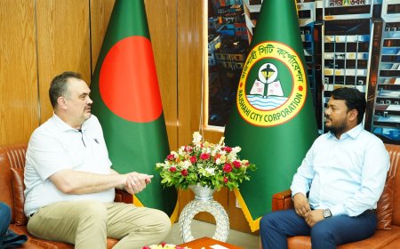 রাসিক প্রশাসকের সঙ্গে যুক্তরাষ্ট্রের রাষ্ট্রদূত ব্রেন্ট টি. ক্রিস্টেনসেনের সৌজন্য সাক্ষাৎ