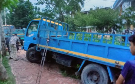 খুলনার হরিণটানা ফজলুল বারী স্কুল সড়ক পাকা করার দাবি
