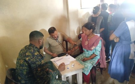সাজেক পর্যটন এলাকায় সেনাবাহিনীর বিনামূল্যে চিকিৎসা সেবা ও ঔষধ বিতরণ