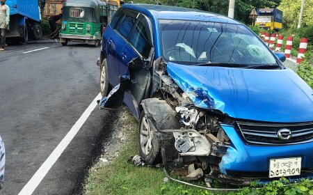 কলাবাগানে প্রাইভেট কার ও কাভার ভ্যানের মুখোমুখি সংঘর্ষ, আহত ১