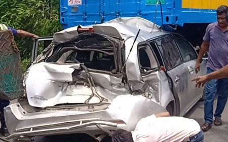সীতাকুণ্ডে নিয়ন্ত্রণ হারিয়ে কাভার্ডভ্যানের পেছনে প্রাইভেটকার, আহত ৩।