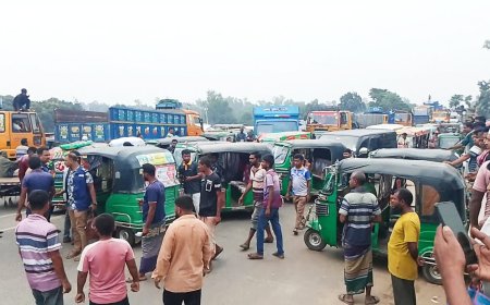 মান্দায় অটোরিকশা মালিক সমিতির নেতাকে মারধরের অভিযোগ, মহাসড়ক অবরোধ