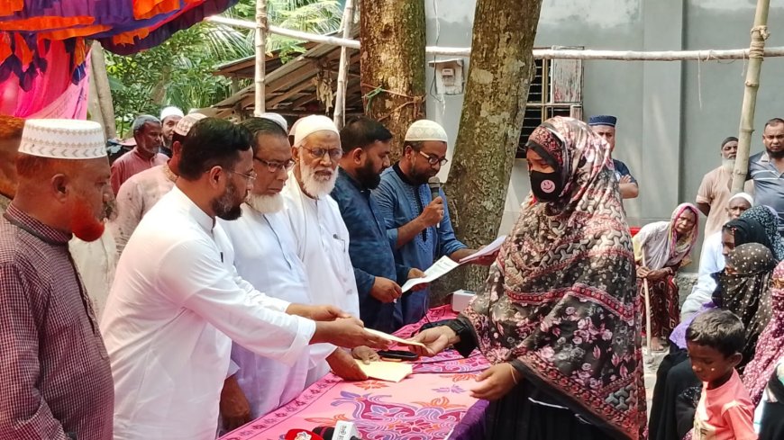 মান্দায় ট্রাক দুর্ঘটনায় নিহত ও আহত পরিবারকে আর্থিক সহায়তা শ্রমিক কল্যাণ ফেডারেশনের