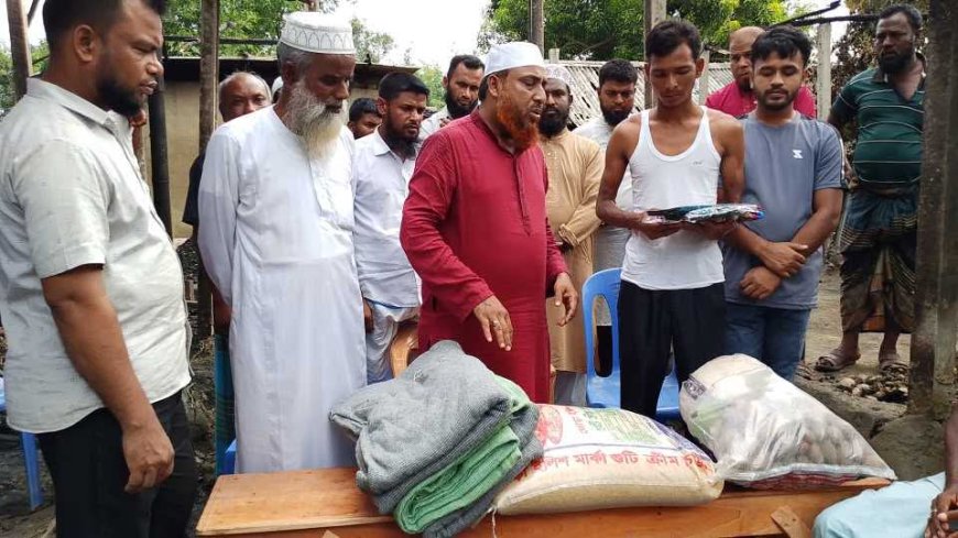 ঠাকুরগাঁয় অগ্নিকাণ্ডে ক্ষতিগ্রস্ত পরিবারকে সহযোগিতা প্রদান করেন বাংলাদেশ জামায়াতে ইসলামী