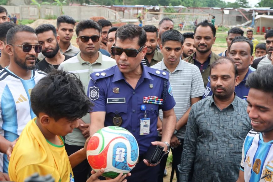 জঙ্গল সলিমপুরে পুলিশ-শিক্ষার্থীদের নিয়ে জমজমাট ফুটবল ম্যাচ
