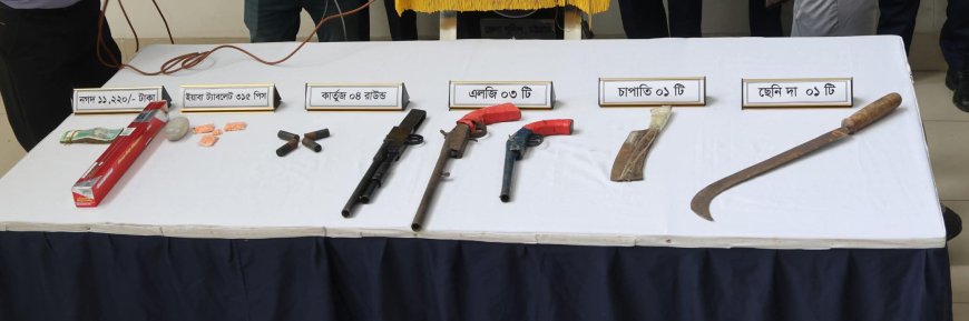 সন্দ্বীপে শীর্ষ সন্ত্রাসী ‘ছেনী বাবলু’সহ গ্রেপ্তার ২, উদ্ধার অস্ত্র ও মাদক