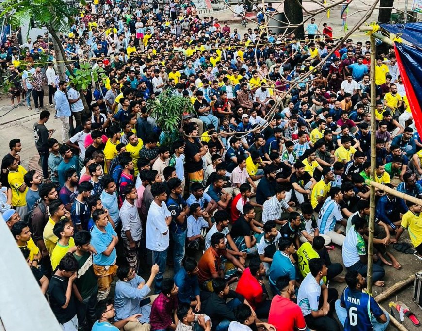 বিশ্বকাপের রঙে মেতে উঠেছে জবি ক্যাম্পাস