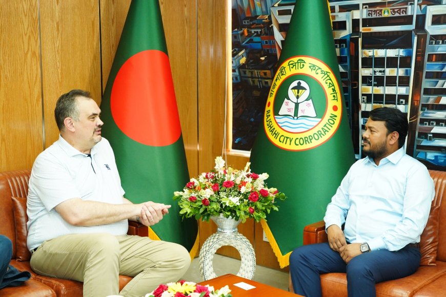 রাসিক প্রশাসকের সঙ্গে যুক্তরাষ্ট্রের রাষ্ট্রদূত ব্রেন্ট টি. ক্রিস্টেনসেনের সৌজন্য সাক্ষাৎ