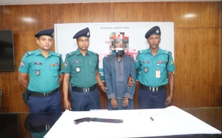 বায়েজিদে দেশীয় এলজি, কার্তুজ ও মোটরসাইকেলসহ অস্ত্রধারী গ্রেফতার