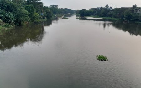 মৃতপ্রায় কাঁচামাটিয়া নদীপাড়ের মানুষের মুখে স্বস্তির হাসি