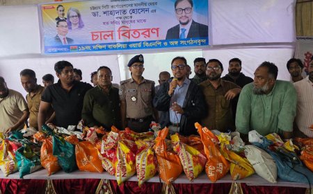 বাকলিয়ায় পানিবন্দি ২ হাজার পরিবারকে চসিকের জরুরি খাদ্য সহায়তা