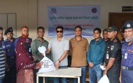 চট্টগ্রামে পুলিশ প্রশাসনের মানবিক উদ্যোগ: জঙ্গল সলিমপুর ও আলিনগরে বন্যাদুর্গতদের মাঝে জেলা পুলিশের ত্রাণ বিতরণ