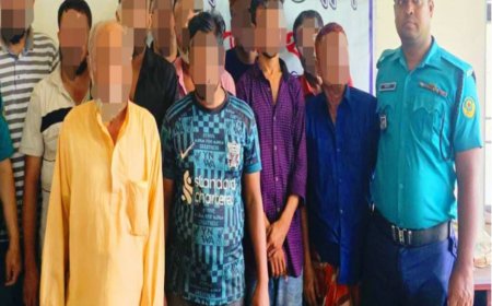 ইপিজেডে জুয়ার আসরে অভিযান: ১১ জুয়াড়ি গ্রেপ্তার, নগদ টাকা ও তাস জব্দ