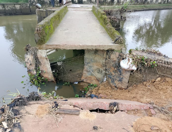 দুই বছরেও মেলেনি সংস্কার, ভাঙা সংযোগ সেতুতে দুর্ভোগে বাঘাইছড়ির হাজারো মানুষ