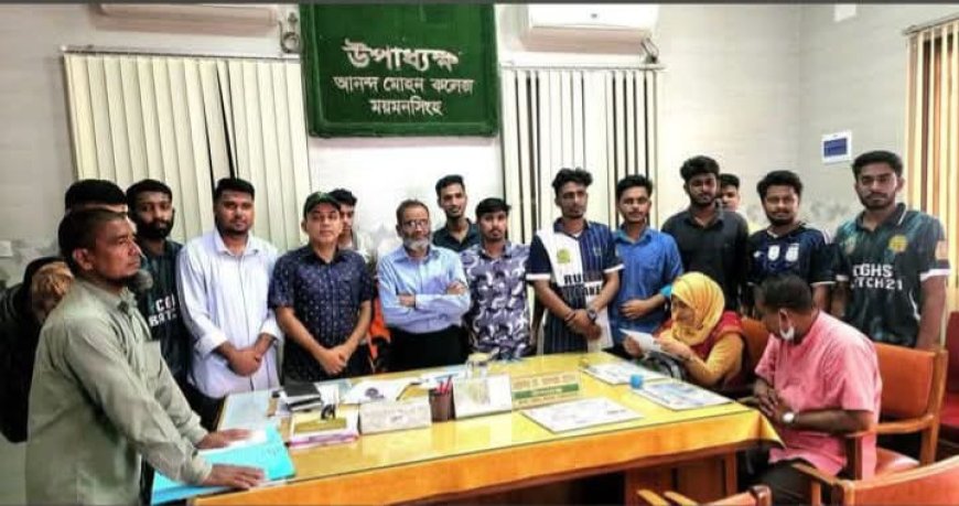 ঈশ্বরগঞ্জ–নান্দাইল রুটে বাসের দাবি, কর্তৃপক্ষের হাতে শিক্ষার্থীদের স্মারকলিপি