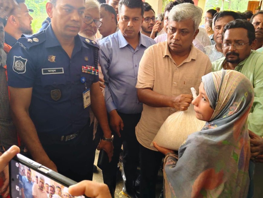 বাঁশখালীর বন্যাকবলিত এলাকা পরিদর্শনে প্রতিমন্ত্রী অনিন্দ্য ইসলাম অমিত