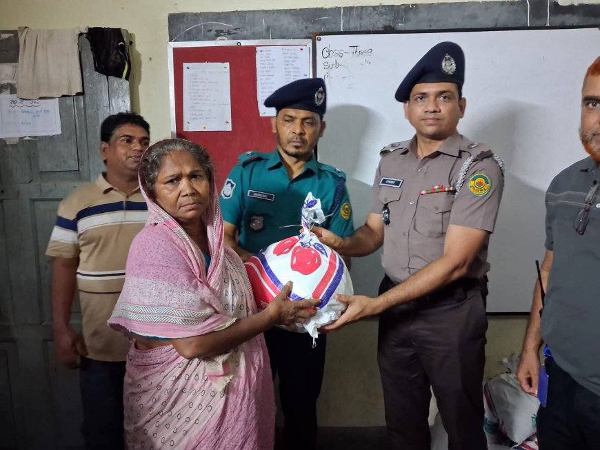 চট্টগ্রাম মেট্রোপলিটন পুলিশের  উদ্যোগে পানিবন্দি ৭০০ পরিবারের পাশে সিএমপি