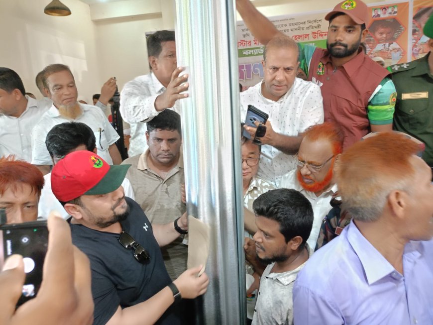 বন্যাকবলিত বাঘাইছড়ি পরিদর্শনে পার্বত্য প্রতিমন্ত্রী মীর হেলাল ত্রাণ