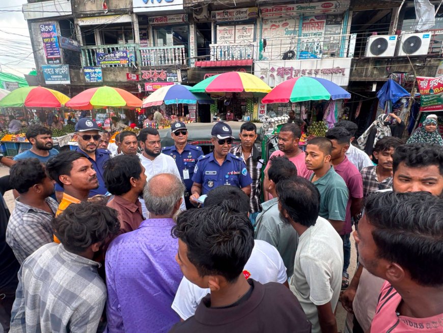 সড়কে শৃঙ্খলা ফেরাতে জোরারগঞ্জ ও মিরসরাইয়ে জেলা পুলিশের বিশেষ ট্রাফিক অভিযান।