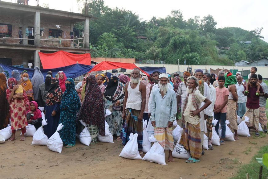 চট্টগ্রামে পুলিশ প্রশাসনের মানবিক উদ্যোগ: জঙ্গল সলিমপুর ও আলিনগরে বন্যাদুর্গতদের মাঝে জেলা পুলিশের ত্রাণ বিতরণ