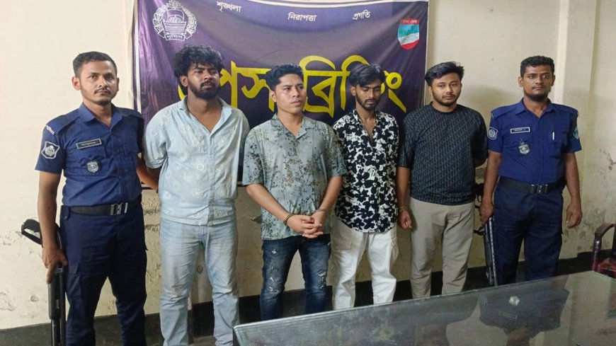 ভারতে পালানোর পথে যশোরে ধরা পড়লেন ‘ডেভিড ইমন’, আটক আরও তিনজন