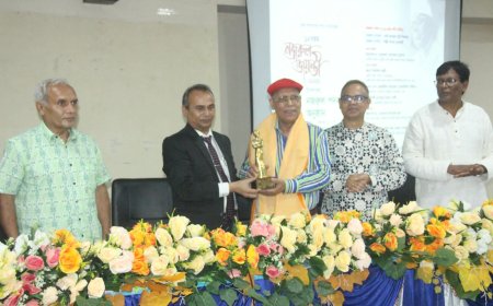 নজরুলচর্চায় অবদানের স্বীকৃতি, ‘নজরুল পদক-২০২৬’ পেলেন আবদুল হাই শিকদার ও শবনম মুশতারী