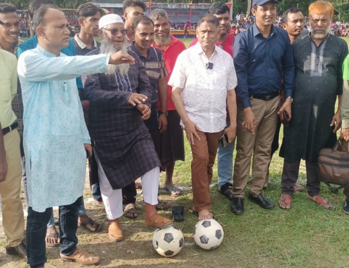 মান্দায় প্রমীলা প্রীতি ফুটবলে নওগাঁর দাপুটে জয়