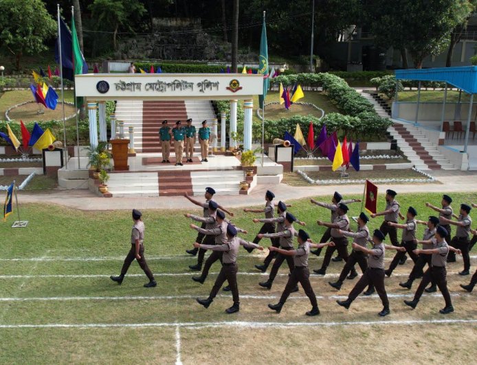কঠোর শৃঙ্খলা ও কৌশলগত দক্ষতার প্রদর্শনী, সিএমপির গ্র্যান্ড মাস্টার প্যারেড অনুষ্ঠিত