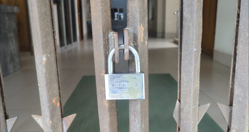 চাকরিচ্যুত সহকারী রেজিস্ট্রারের ফেরানোর গুঞ্জন, গবির প্রশাসনিক ভবনে তালা