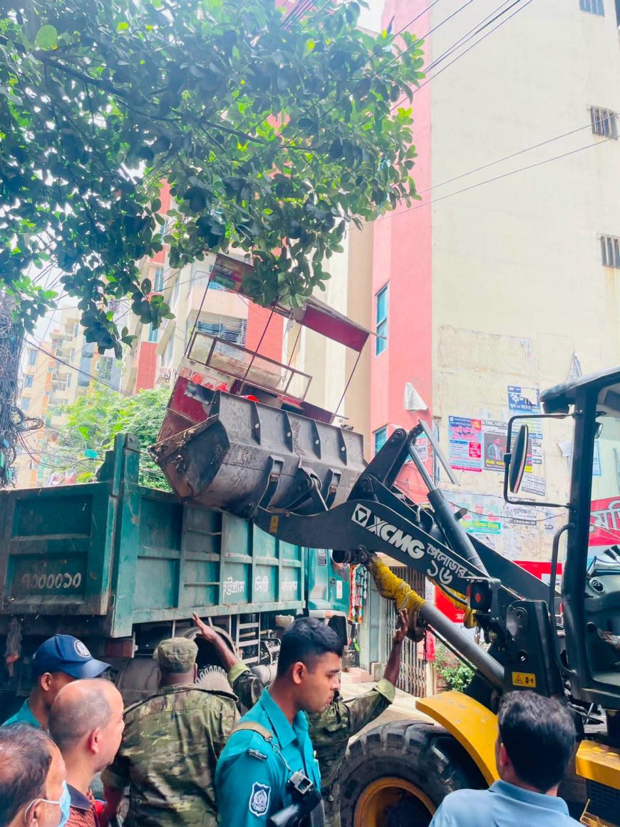 ‘আমাদের চট্টগ্রাম’ অ্যাপের অভিযোগে বড়পোল, এনায়েত বাজার ও দেবপাহাড়ে অবৈধ স্থাপনা উচ্ছেদ